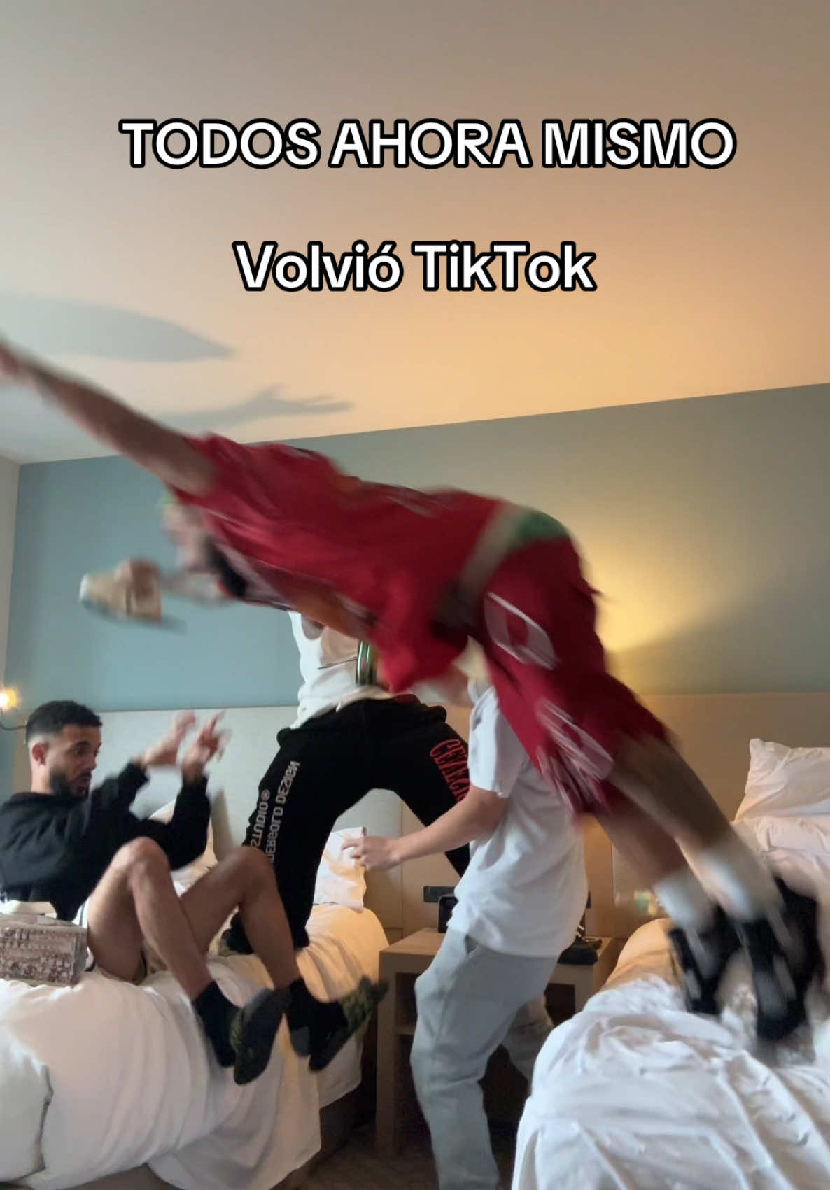 COMENTA “WUAOOOO” Si tienes tu TikTok 🤣