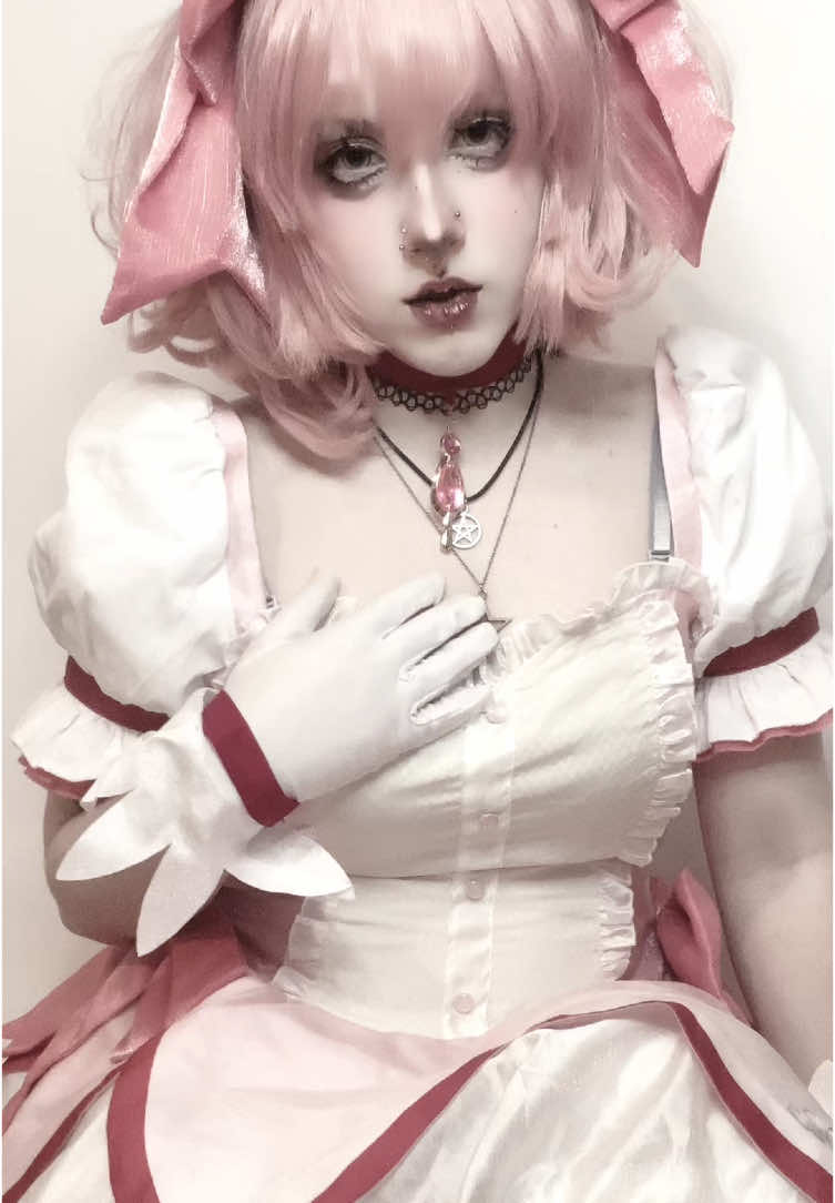 Hi!! I tried totally different type of makeup, I love it sm hope you’ll like it too🥹 #madoka #madokamagica #madokaedit #madokacosplay #madokamagicaedit #madokamagicacosplay #cosplayerofinstagram #cosplay #alternative #flowers #vroncos #makeup  