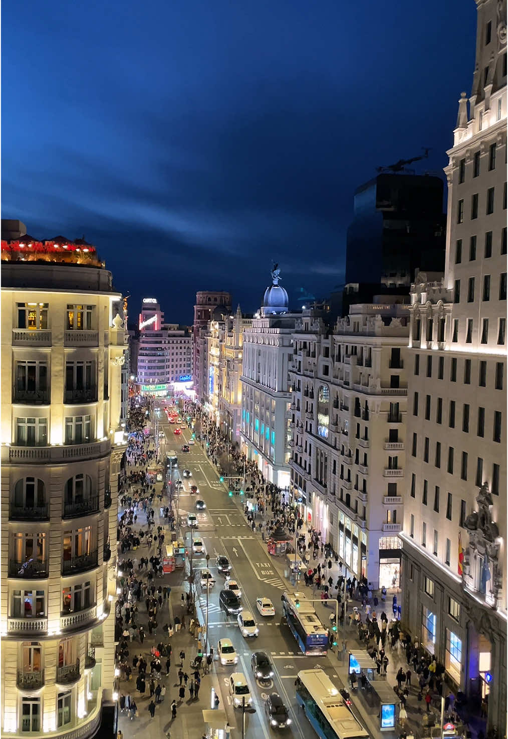 La mejor vista de madrid  📍picalagartos . #rooftop #granvia #granviamadrid #mirador #picalagartosskybar #terraza 