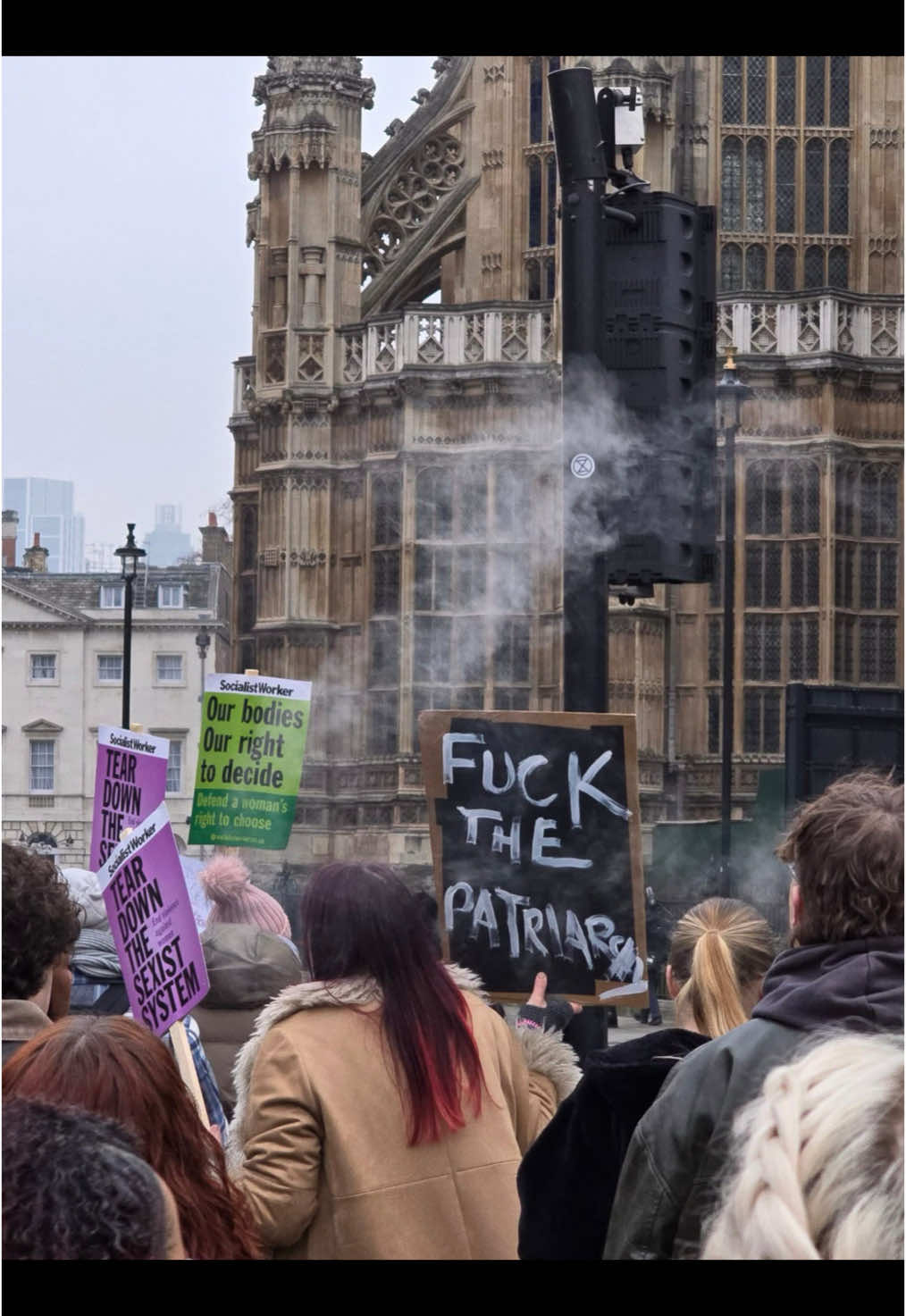 Standing up for women all around the world!!! 🩷✊🏼 #fyp #ukwomensmarch25 #womensmarch #londonwomensmarch #protest #giselepelicot #womansrights #london #parispaloma #solidarity #equality #womensempowerment #foryoupage❤️❤️ #womansafety #womanpower #viral_video @Paris Paloma @ukwomensmarch 