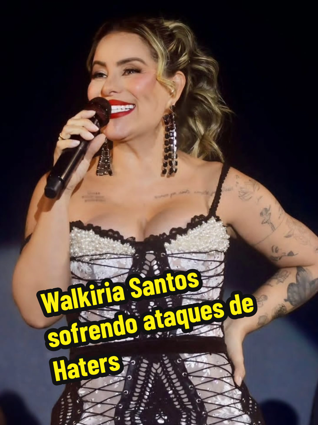 a cantora #WalkiriaSantos anda sofrendo ataques nos comentários por apenas fazer uma postagem e marcar o cantor #AlessandroCosta, da banda #SeuDesejo. vejam o nosso vídeo e entenda melhor. #ALESSANDRO #WALKIRIA #HATER #bagunça #haters