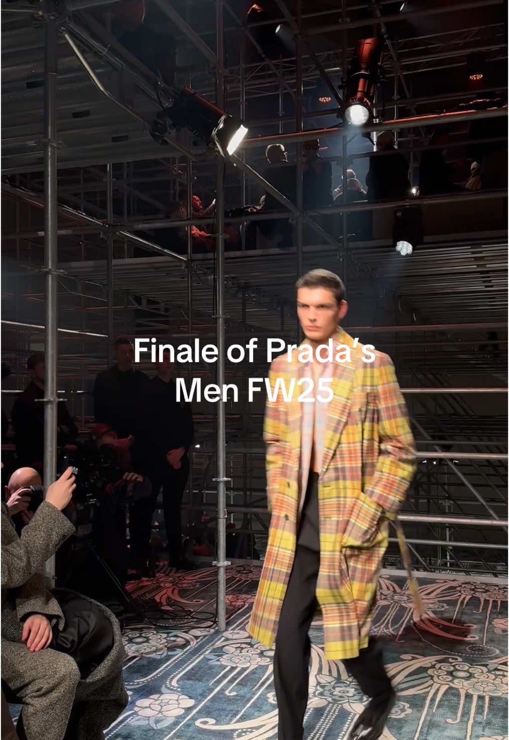 Finale of @Prada FW25 collection 🤍 #fashion #fashiontiktok #TikTokFashion #fyp #fy #milan #milanfashionweek #milano #fashionweek #fw25 #fallwinter #miucciaprada #rafsimons #fyp #foryou #fyp 