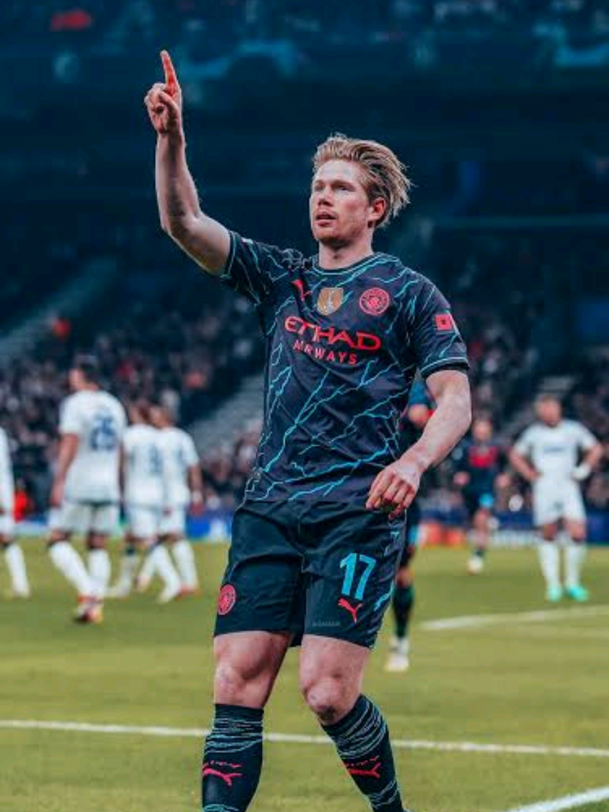 De Bruyne Mastercalss⚽️ ° ° De Bruyne has been named in the UEFA Champions League Squad of the Season and IFFHS Men's World Team six times each, ESM Team of the Year and the FIFA FIFPRO World 11 five times each, the UEFA Team of the Year three times, and the France Football World XI and the Bundesliga Team of the Year once each. He has also won the Premier League Playmaker of the Season three times, the PFA Players' Player of the Year twice, Manchester City's Player of the Year four times, the UEFA Champions League Midfielder of the Season, the Bundesliga Player of the Year, the Footballer of the Year (Germany), the Belgian Sportsman of the Year and the IFFHS World's Best Playmaker three times each. He was nominated for the prestigious Ballon d'Or award several times, ending third in the 2022 edition, and fourth in 2023. ° #debruyne #manchestercity #passing #football #kevindebruyne #amazing #highlights #collage #edit #Soccer 