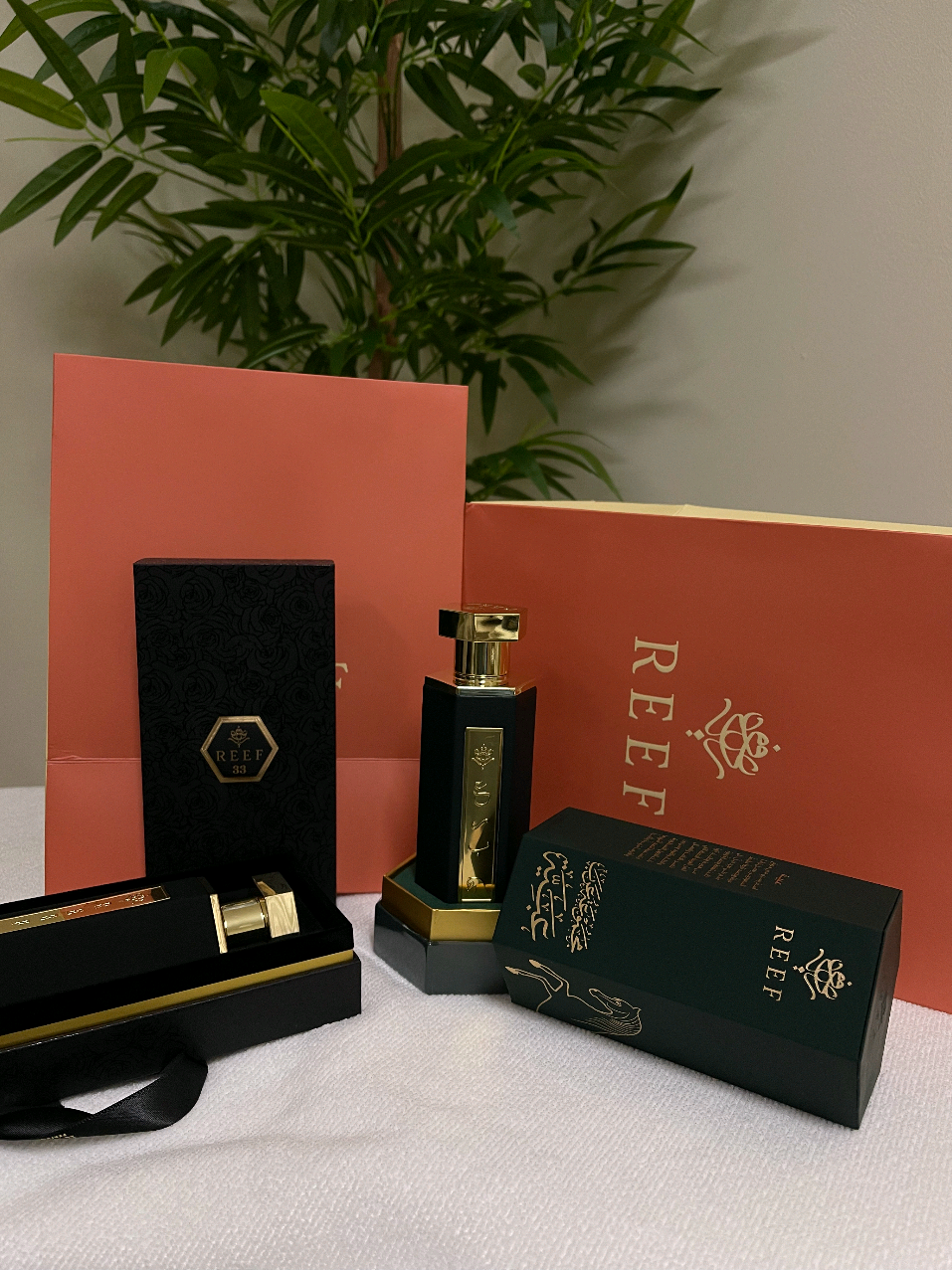 Let your fragrance tell your story❤️✨️ Perfumes: Reef 33 & Arab Both of them smells delicious 🤤 @ريف | REEF  #reef #reef perfume unboxing #perfume #oud #luxurylife #smell #fragnance #arabicperfumes #unboxing #gift 