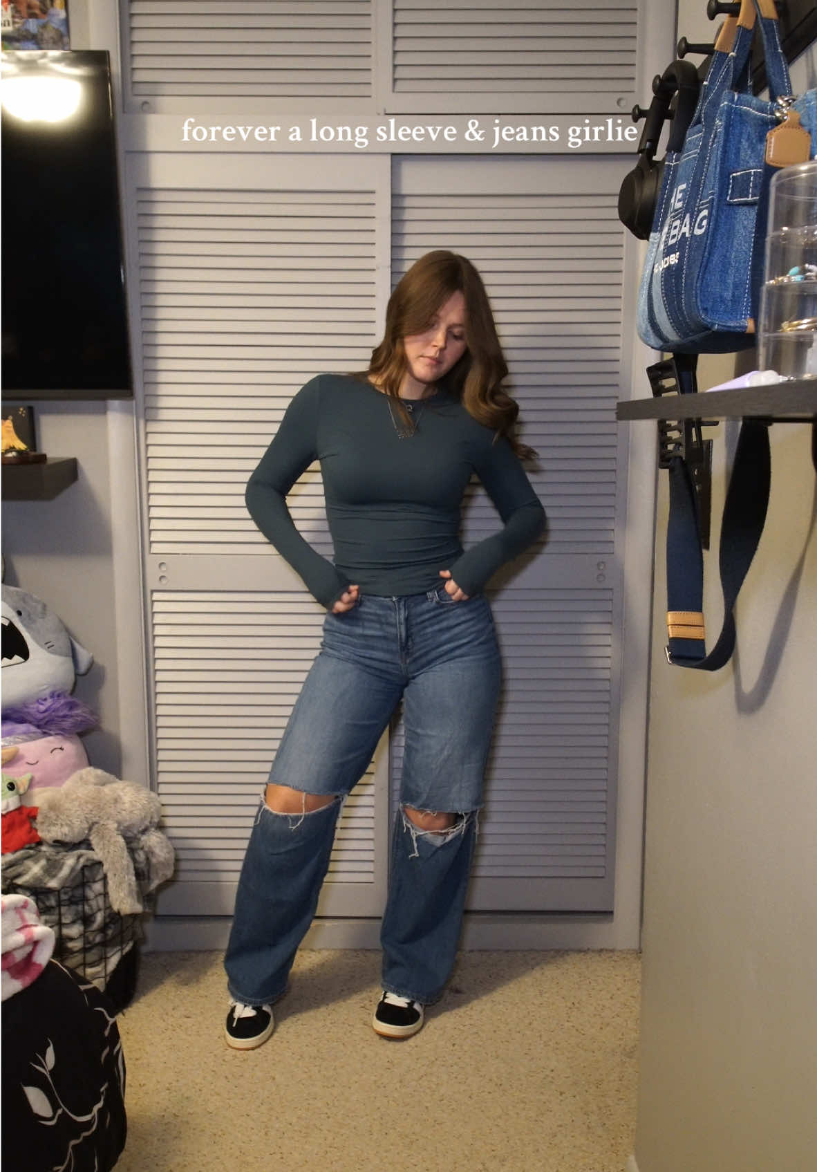 WE’RE BACKKK! i love me a good tight long sleeve and bigger pants look👖|  #OOTD #adidas #longsleeve #outfit #outfitideas #americaneagle #americaneaglejeans #jeans #simpleoutfit #basicoutfit #fyp #foryou #outfits 