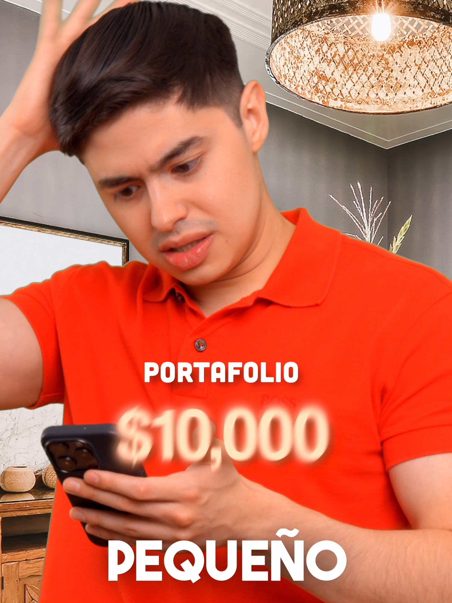 ¿La Mejor Forma De Invertir? 👇🏼 Invertir puede ser simple si lo haces estratégicamente. En lugar de intentar predecir el mercado, una alternativa efectiva es diversificar tus inversiones mediante ETFs. Estos fondos te permiten invertir en un conjunto de empresas dentro de un sector, reduciendo riesgos y aumentando tus posibilidades de ganancias a largo plazo. La clave está en la paciencia y la consistencia. Con pequeñas aportaciones regulares y una estrategia diversificada, puedes construir un patrimonio sin necesidad de ser un experto. Recuerda, no se trata de encontrar el momento perfecto, sino de mantenerte constante y dejar que el tiempo haga su trabajo. Déjame saber tus dudas y preguntas acerca de este tema en los comentarios 👁️ ¿Ya habías escuchado de esto antes? #AndresGarza #Dinero #ETF #Finanzas #FinanzasPersonales #Invertir #Inversión #Inversiones