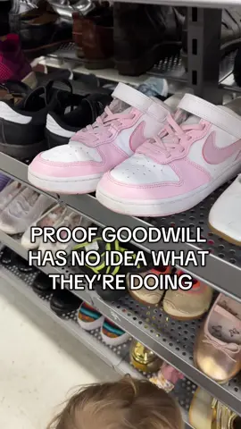 Do they know that I know? 🫣 What’s the best thrift price goof you’ve found??!! Tell meeee 👇 ‼️Follow for more thrift hauls and bolo brands‼️ #thrift #goodwill #thriftwithme #shopsecondhand #fashion #adidas #nike #thriftfinds #thrifted #thriftedfashion 