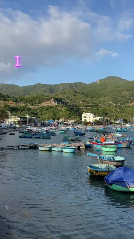 Khung cảnh yên bình ở làng chài Vĩnh Hy những ngày cận tết 🔅 #sea #phuot #chill #trend #dulich #go #thinhhanh #xuhuongtiktok #vinhhy #langchaivinhhy 