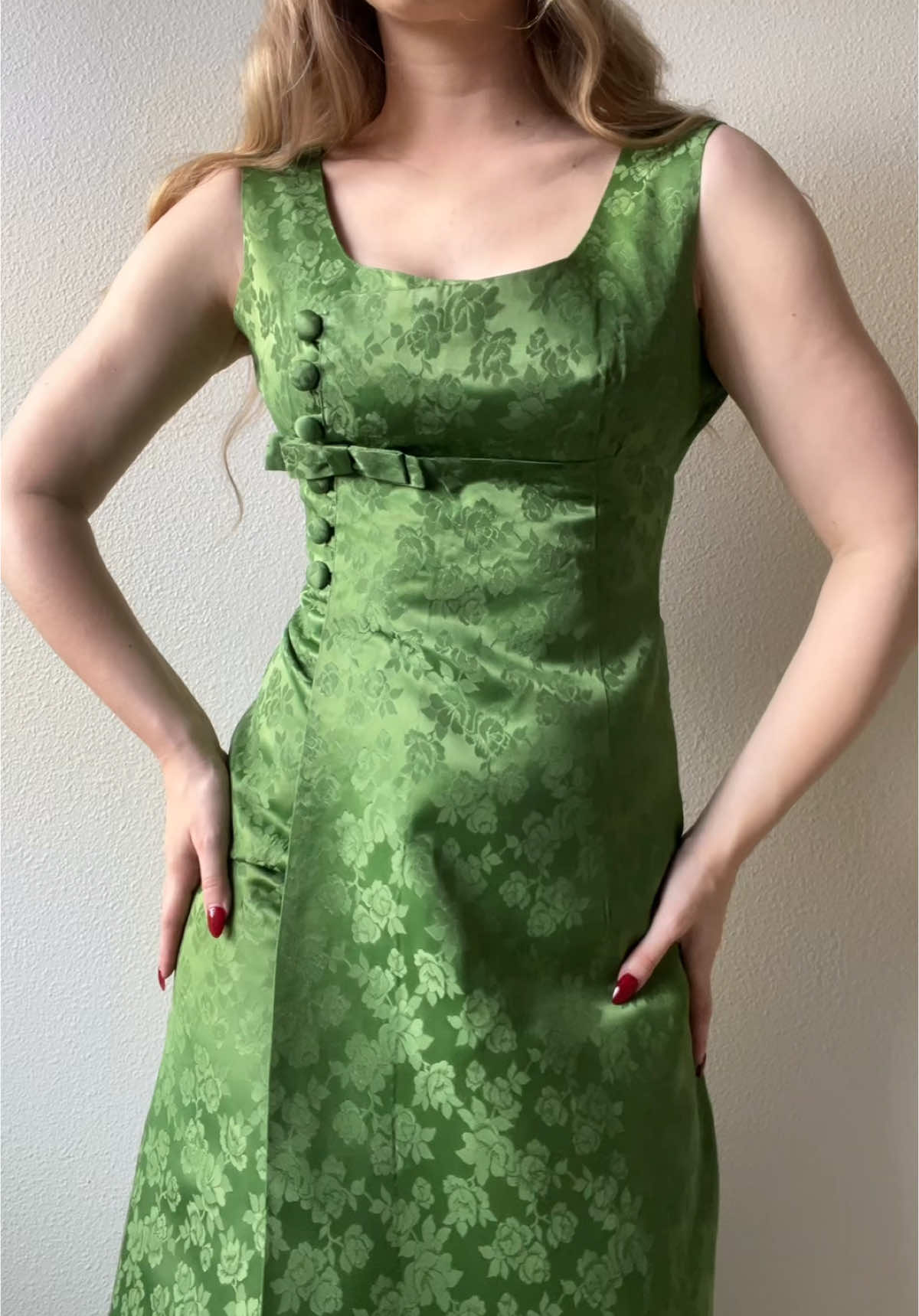 Vintage 1960s Green Roses Silk Jacquard Gown is available on my site! #vintagefashion #vintagedress #vintagegown #60sfashion #60sdress 