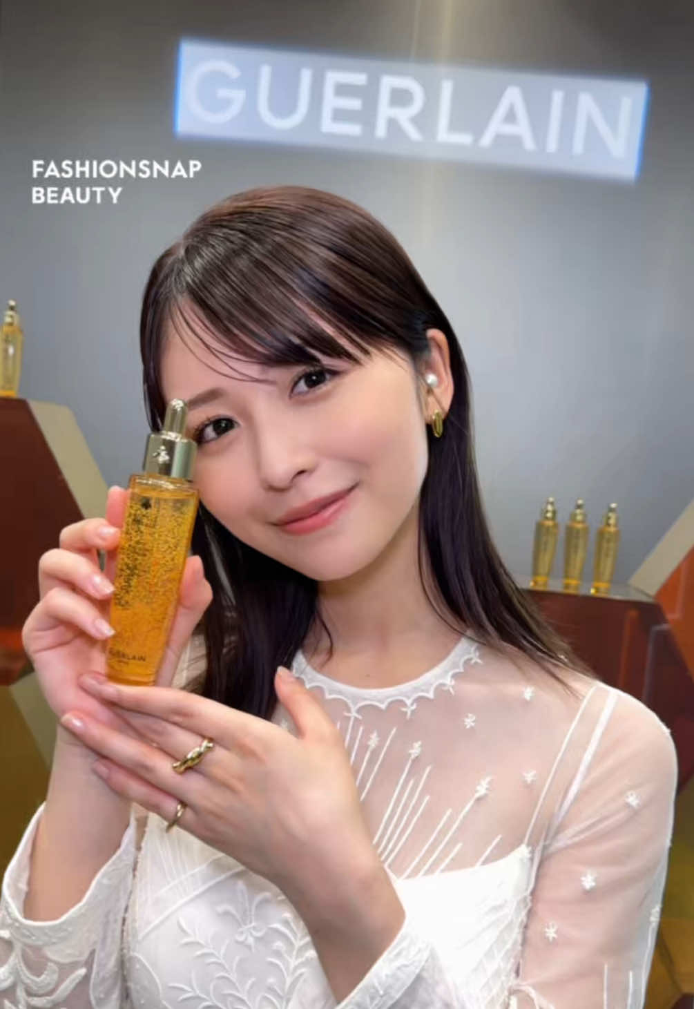 長濱ねるさんと堀田茜さんが「ゲラン（GUERLAIN）」のハチミツの恵みに着目した新ブースト美容液「アベイユ ロイヤル ウォータリー オイル セロム」を体験。美容液の魅力やゲランのミツバチ保護活動への印象、普段のスキンケアで大切にしているポイントを教えてくれました。  @Guerlain  #Guerlain #ゲラン #アベイユロイヤル #長濱ねる #堀田茜 #PR