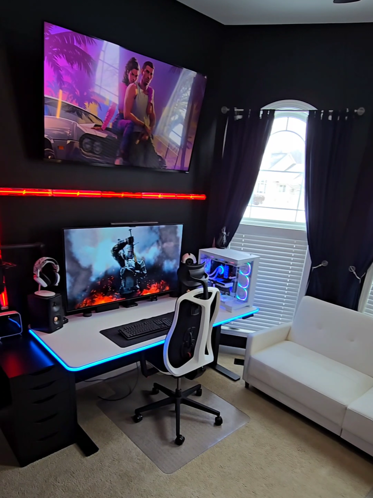 Do you use your GAMING SETUP for work from home? 👇💥 #GamingOnTikTok #GamingSetup #FYP #PC #pcgaming #PS5 #playstation #hkmlc #hkmlcsmartboards #interactivedigitalwhiteboard #2025 #newyeardeal Thank you, HKMLC, for gifting this 55