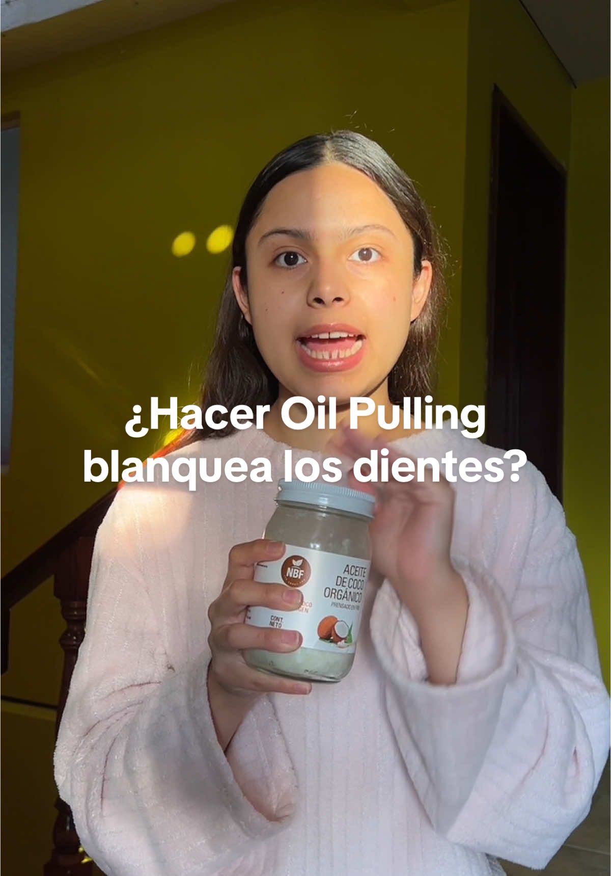 ¿Hacer Oil Pulling ayuda a blanquear los dientes? #oilpulling #higienebucal #tips 