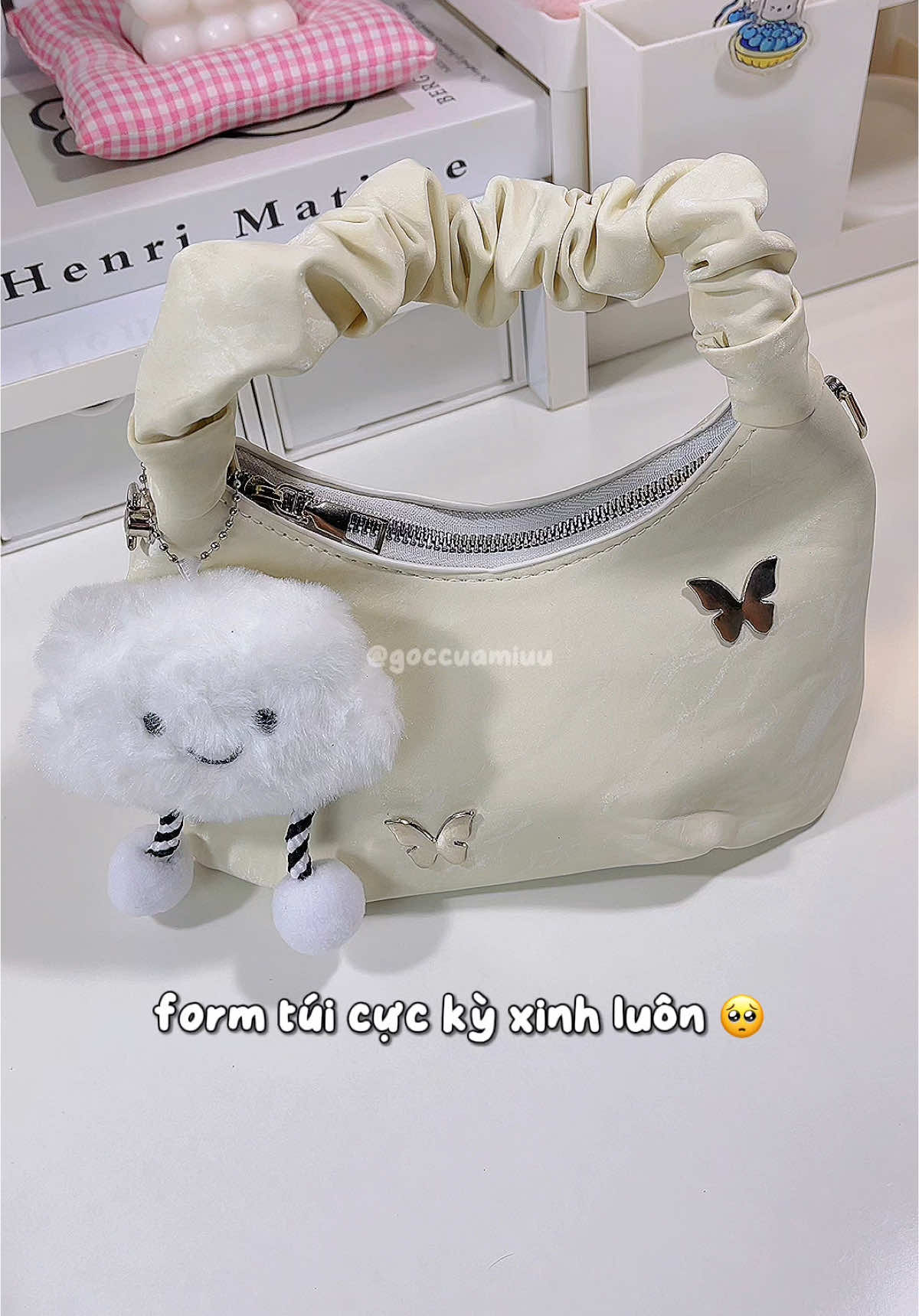 Lẹ lẹ mí bà ơi túi xinh lắm , mà còn đang được trợ g.i.á nữa 💕 #goccuamiuu #reviewlamdep #goclamdep #unboxing #tuixachnu #tuixachcharmmay #reviewtuixach #foryou #fyp #xuhuong #viral 