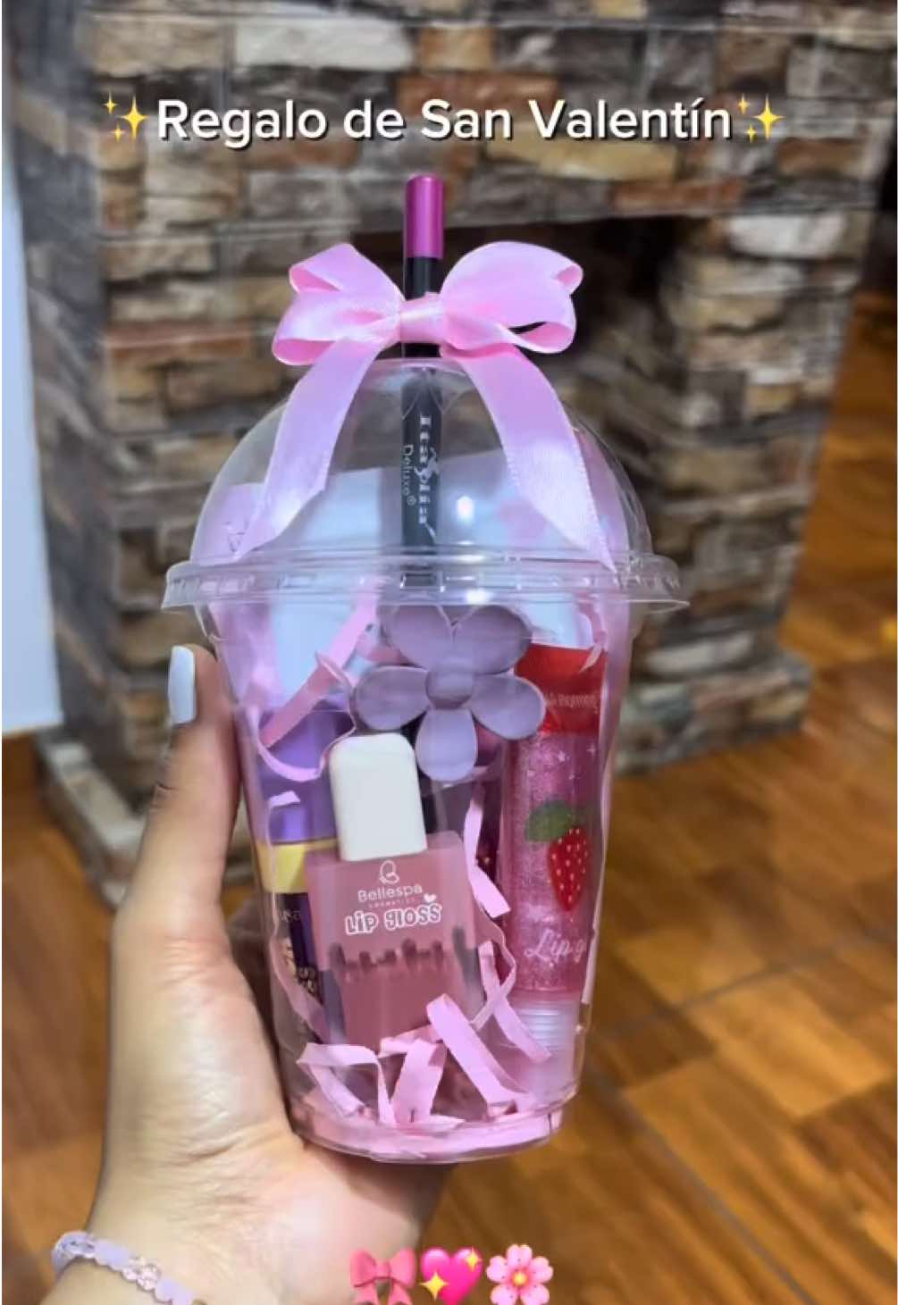 Modo San Valentín activado 💖🎀💗 Vasito de maquillaje ✨✨ El mejor regalo para tu bestie💞 Precio: S/24.00 🛍️ Pedido al wsp 924024086🫰🏼 #sanvalentin #14defebrero #mejoresamigas #bestie #regalos #maquillaje #gloss #limaperu 