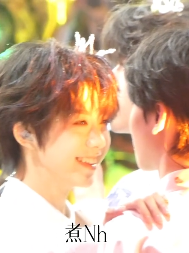 เสี่ยวอี้เหิงสายตาที่มองเสี่ยวฉี หนูคิดอะไรอยู่คะ?  🤭 #หยางป๋อเหวิน   #yangbowen #杨博文  #จั่วฉีหาน   #zuoqihan #左奇函   #เฉินอี้เหิง#chenyiheng#陈奕恒 #tffamily_4th_generation  #tffamilygen4 #tf家族 #tf家族练习生🤴🌷  #ฟีดดดシ #fypシ  #CapCut #🌻 
