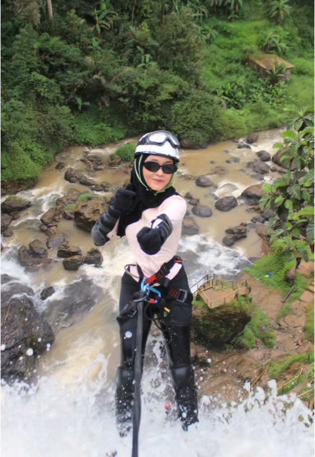 seruuu abisss🧗🏻‍♀️🌊 #canyoneering #curugcikondang #tripacker 