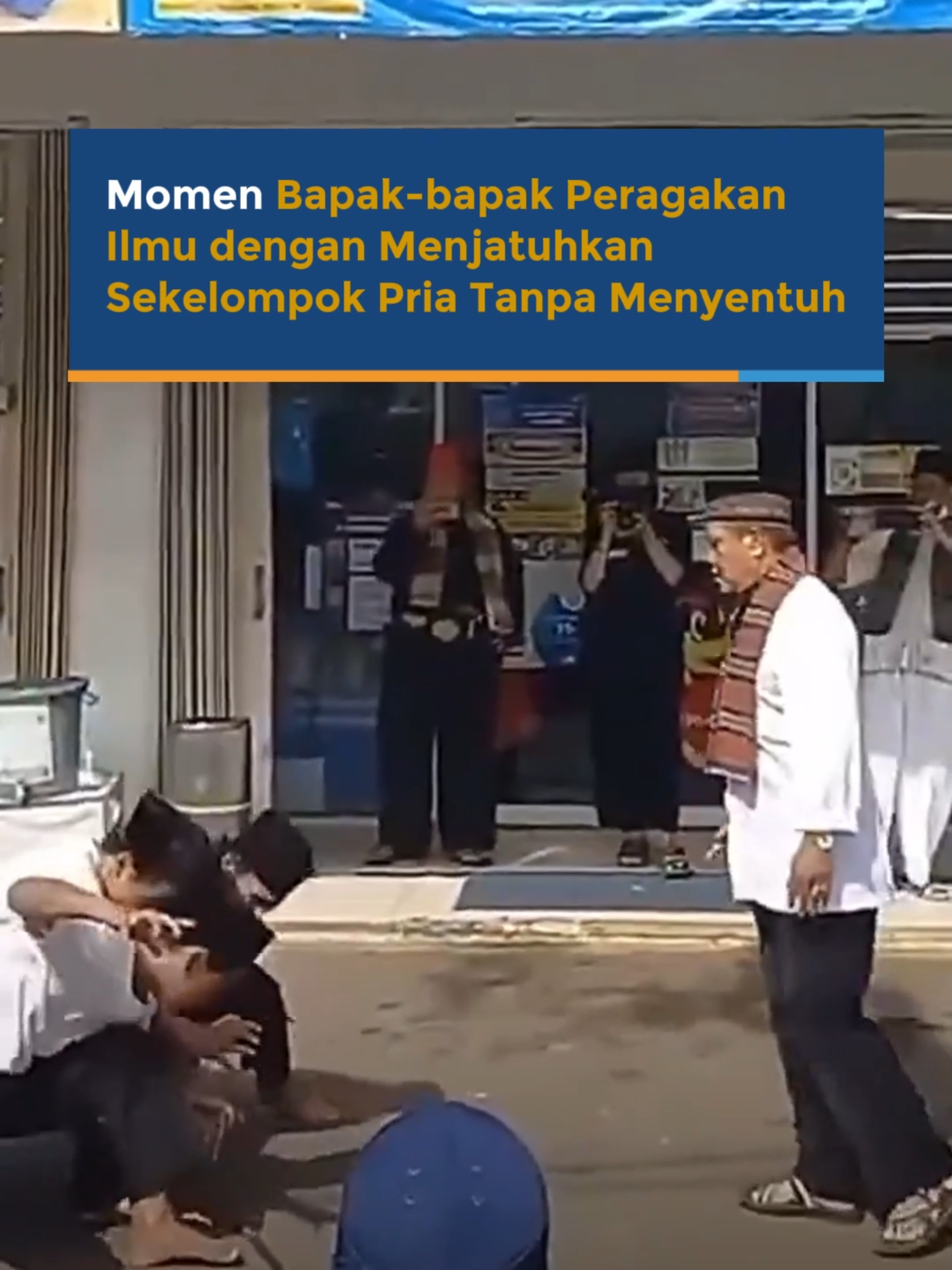 Viral di media sosial, seorang pria paruh baya disebut memiliki kemampuan unik mementalkan sekelompok pria tanpa menyentuh. Tampak dalam video, pria tersebut berdiri dengan percaya diri di tengah lingkaran, mengenakan peci hitam, kemeja putih, dan celana hitam.  Sekelompok pria yang mencoba menyerangnya justru terpental seolah terkena dorongan tak kasat mata.  Aksi seperti ini sering kali diasosiasikan dengan praktik tenaga dalam, salah satu elemen budaya yang banyak dipercayai di Indonesia. Walaupun belum ada penjelasan ilmiah mengenai fenomena ini, aksi tersebut berhasil menjadi hiburan bagi masyarakat. #viral #viralvideo #viraltiktok #viralnews #fyp #fypage #fypシ゚ #fypp #fypageシ #tiktok #tiktokviral #tiktoknews #trend #trending #trendingvideo #trendingtiktok #trendingnow #news #newsupdate #silat #silatindonesia #lucu #lucu_ngakak #momen #sipitung #beladiri #beladiriindonesia #bela #practice