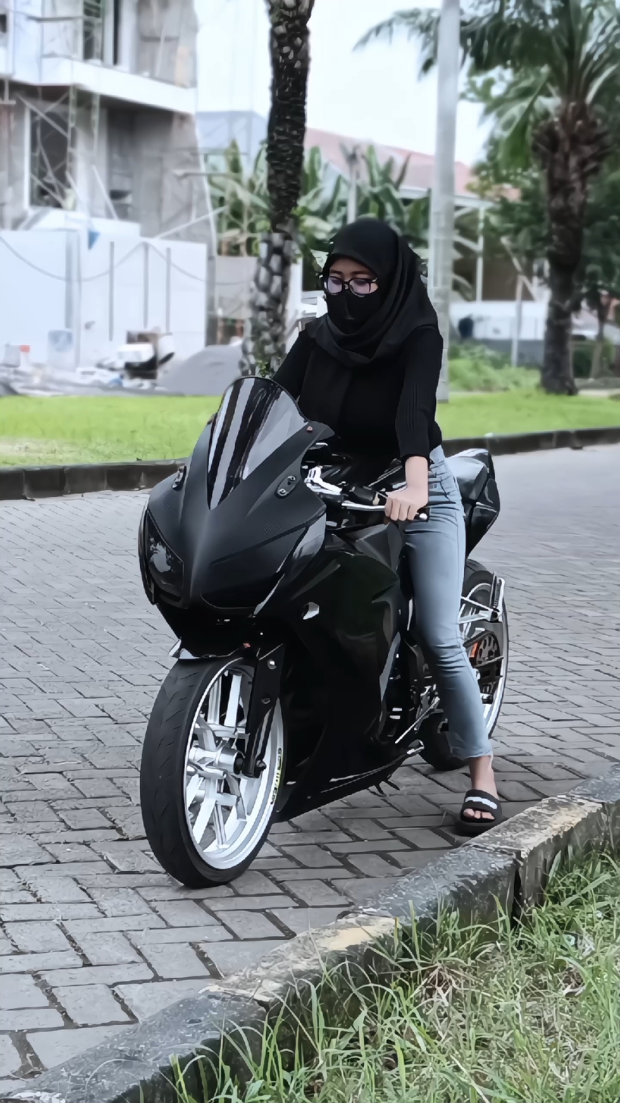 pesona motor tua🤙❤️‍🔥#cbrlongarm #fyp #beranda #masukberanda #cbr150r #foruyou #lewatberanda #foryoupage❤️❤️ #fypp #fypシ゚ #jj #cbrlokal #cbr #cinematic #4upage 