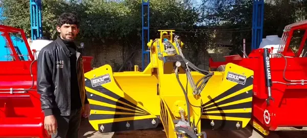 🌿الأخوة الفلاحين والمزارعين الكرام🌿 تعلن شركة دزنوين صنعت عن مبيعات استثنائية معدلان دزنوین مع جهاز جی بی اس الامریکی/مودیل2025 *تصميم جديد بهيكل قوي ومتين وبأفضل أنواع السبائك *مجهز بمضخة بستونية إسبانية وكيربوكس إيطالي *مجهز بـ 8 عجلات زراعية عريضة وواسعة تلسكوبية *سمك الصفيحة من 20 إلى 40 ملم *بيع الجهاز بسعر منخفض ومناسب متاح لجميع مدن العراق للمزيد من المعلومات يرجى الاتصال بالرقم أدناه عن طريق الواتساب: +989120318865