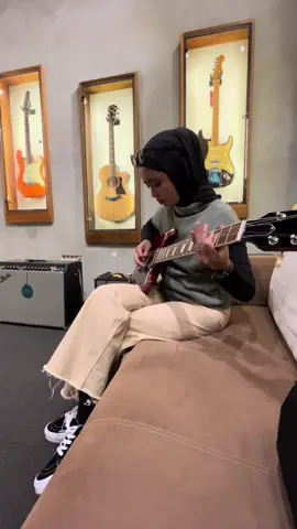 MARSYA VOB SKILL GITAR #vob #voiceofbaceprot #metalhijab #vbglobal #marsyavob #fyp?tiktok♥️
