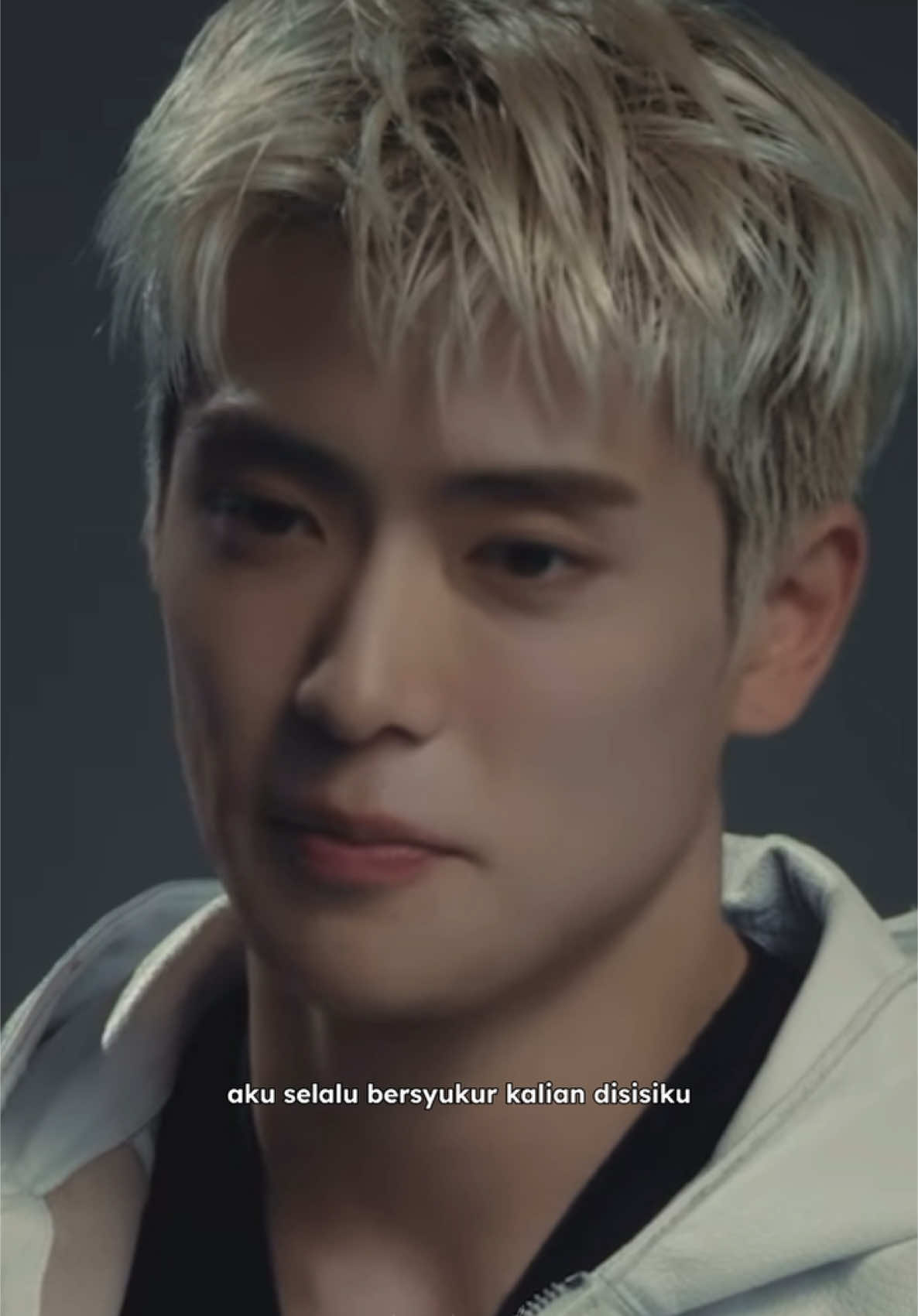 #jaehyun kamu keren banget nyiapin semua semuanya buat semua yang sayang sama kamu biar terus nungguin kamu. kaya yang udah kamu bilang juga sebelumnya dan di vcr mute juga kaya pengen menjalankan kewajiban sebagai warga negara yang baik dan pergi ke militer sebelum usia 30 bisa tercapai. kamu juga hebat bisa masuk di divisi yang sesuai sama yang kamu inginkan dan pastinya dengan banyak pertimbangan sebelumnya. tolong terus dukung anak baik ini ya, dia pasti punya alasan tersendiri dan cara tersendiri untuk menyampaikan rasa sayangnya ke orang yang dia sayangi dan menyayanginya. you did really well anak baik, so proud of you jaehyun ❤️