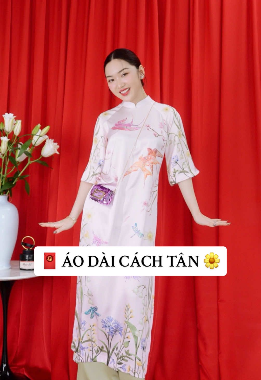 Replying to @Trang Ng Mùng 1 mình truyền thống, mùng 2 mình cách tân  🌸😙 #TikTokFashion #aodaitet #Tet2025 #ChloeNguyen 