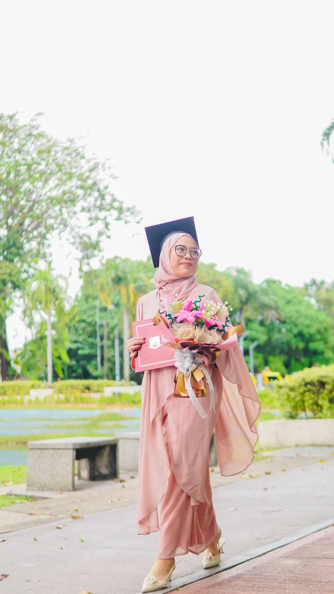 alhamdulillah , finally graduated in diploma pharmacy 🤲🏻🤍 what a journey after 3 years ! finally i did it 🥹