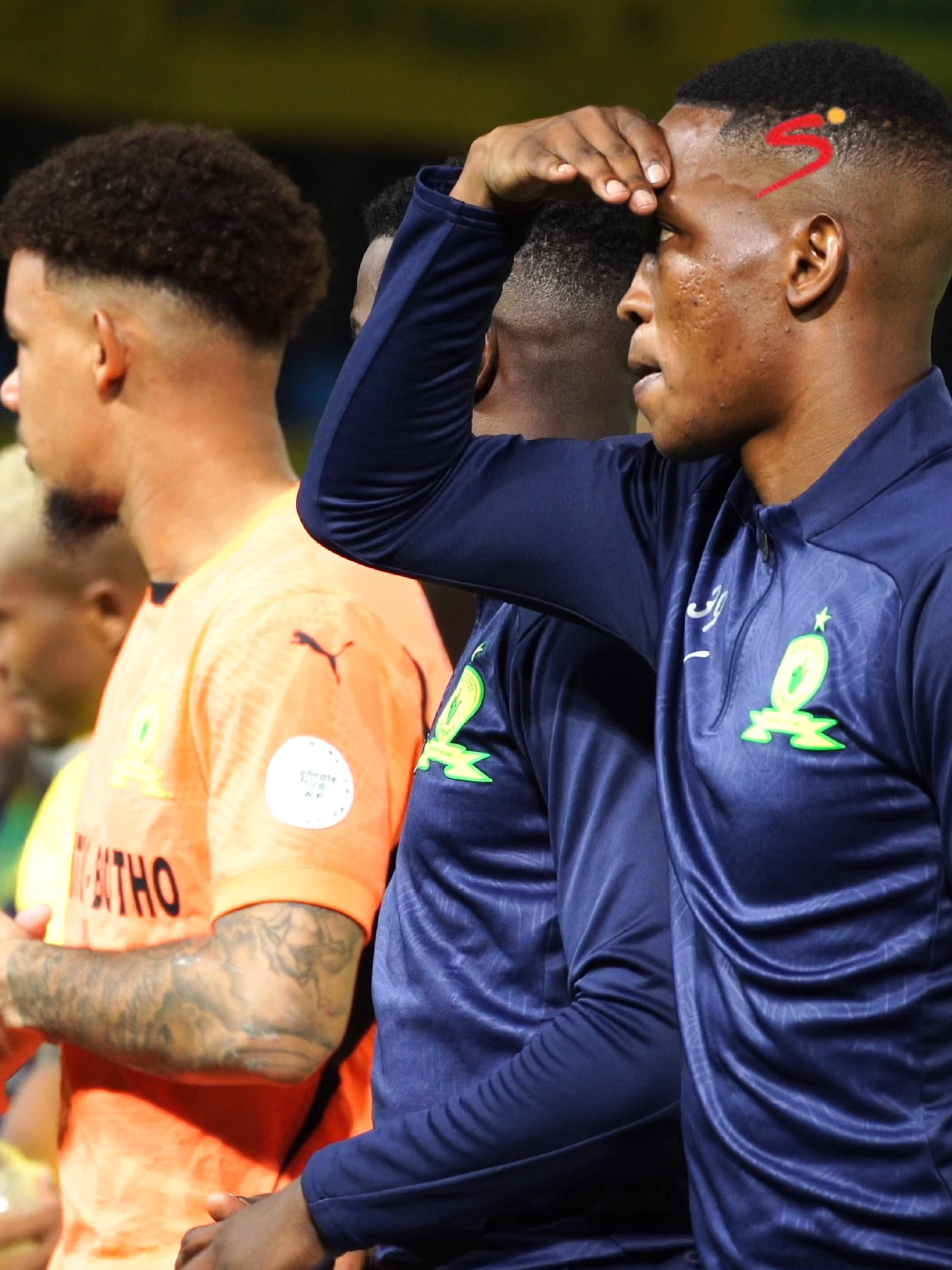 Mamelodi Sundowns 🤝 their fans Once they start going, it's a marvel to see 🤩 #sportsontiktok #kasifootball #TotalEnergiesCAFCL #mamelodisundowns