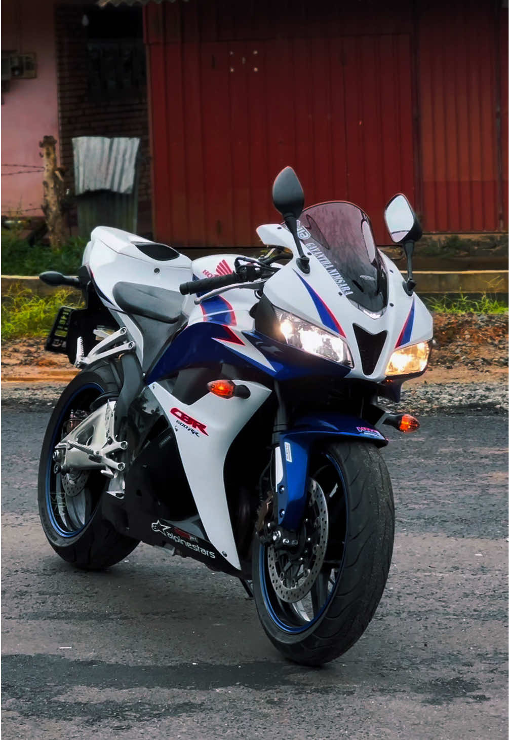 කොල්ලෝ ටික විකාරෙන්...🤤💙 #fyp #clickwheels #foryou #viral #srilankan_tik_tok🇱🇰 #cbr600rr #srilanka #brasil🇧🇷 #phonk #ishowspeed #honda #gemcity  @Mr.Gayantha 