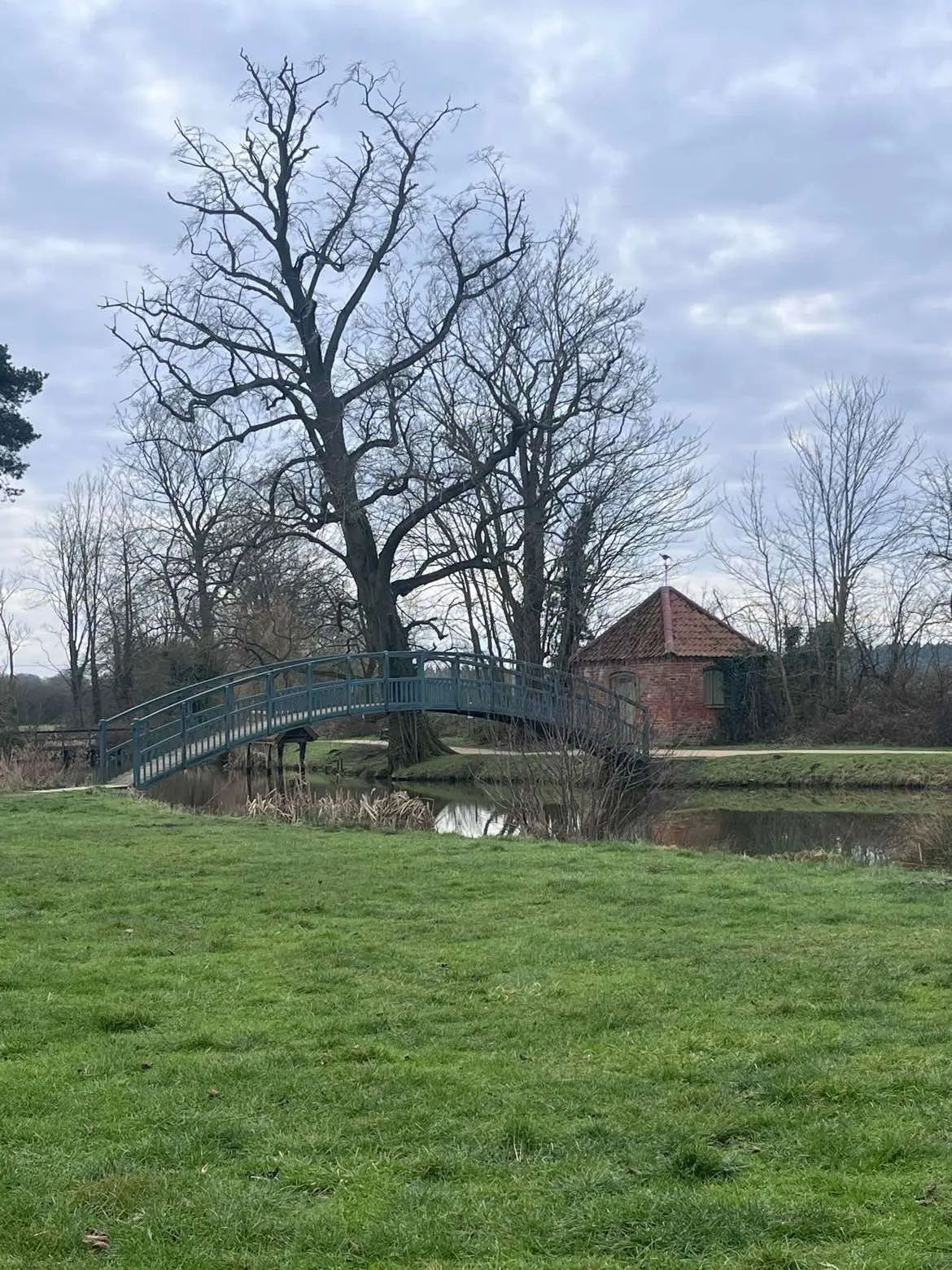 Lovely little local hike this morning! Starting the week off right! #walking @Doddington Hall & Gardens #doddingtonhall #Hiking 