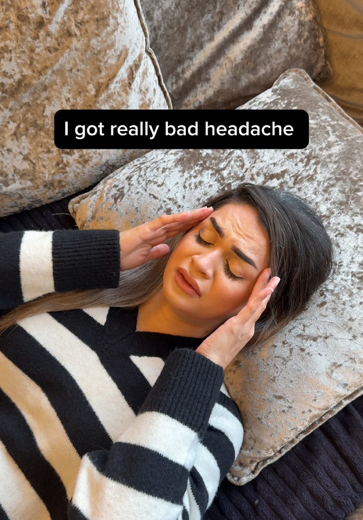100% Guaranteed Cure for a headache 😜😂 #couplegoals #couplecomdey #headache #cure #headache #money #riwajekhas #model #artist @S H A Y #CapCut 