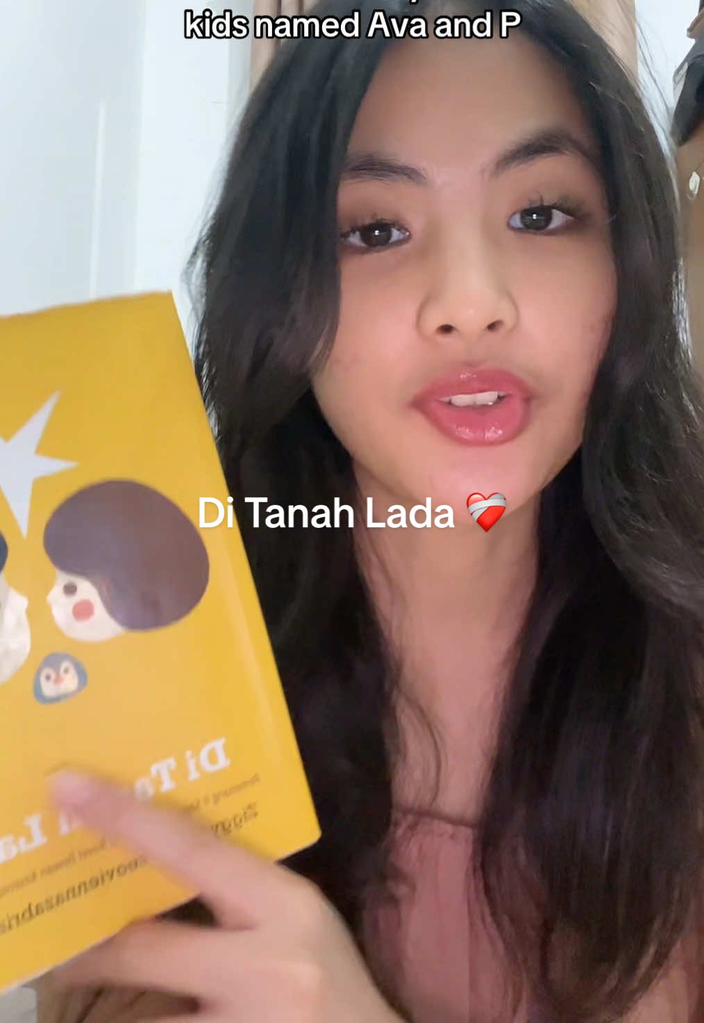 Di Tanah Lada by Ziggy Z. is a 4.5/5 for me, no further explanation ❤️‍🩹 please ignore the part where I mispronounced the word ‘broad’ 😂 #bookish #bookreview 