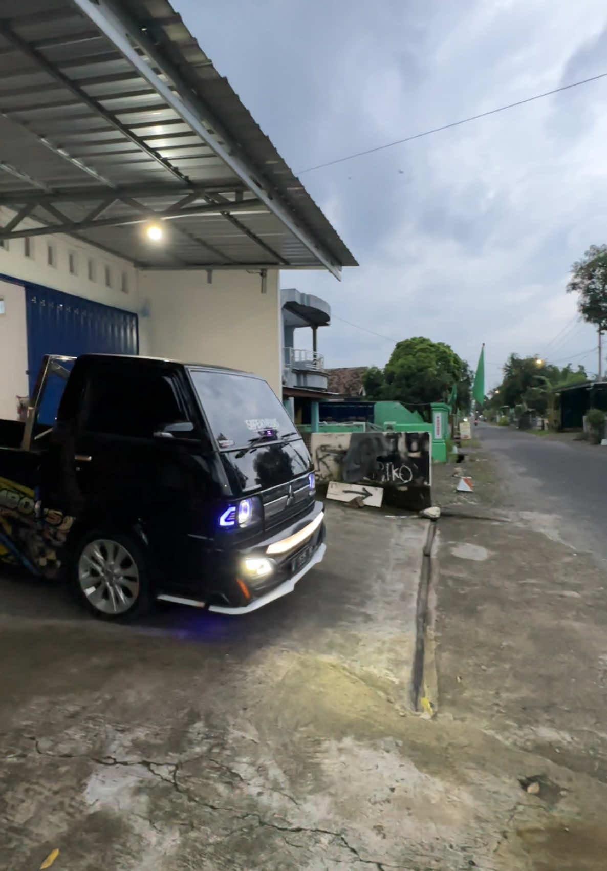 #CapCut #kedirilagi #kediri24jam🏴‍☠️ #jualbelimobilbekaskediri #kediri24jamfyp🤘 #mobilbekasberkualitas #kediri24jam #l300 #l300_pickup #l300modifikasi_indonesia #l300jatim #trending #fyppppppppppppppppppppppp #eltitusil300 #eltrektrenggalek #l300maniaindonesia #sapekmbois #elsapek_konten #mobilbekasmurah #sapekkonten 