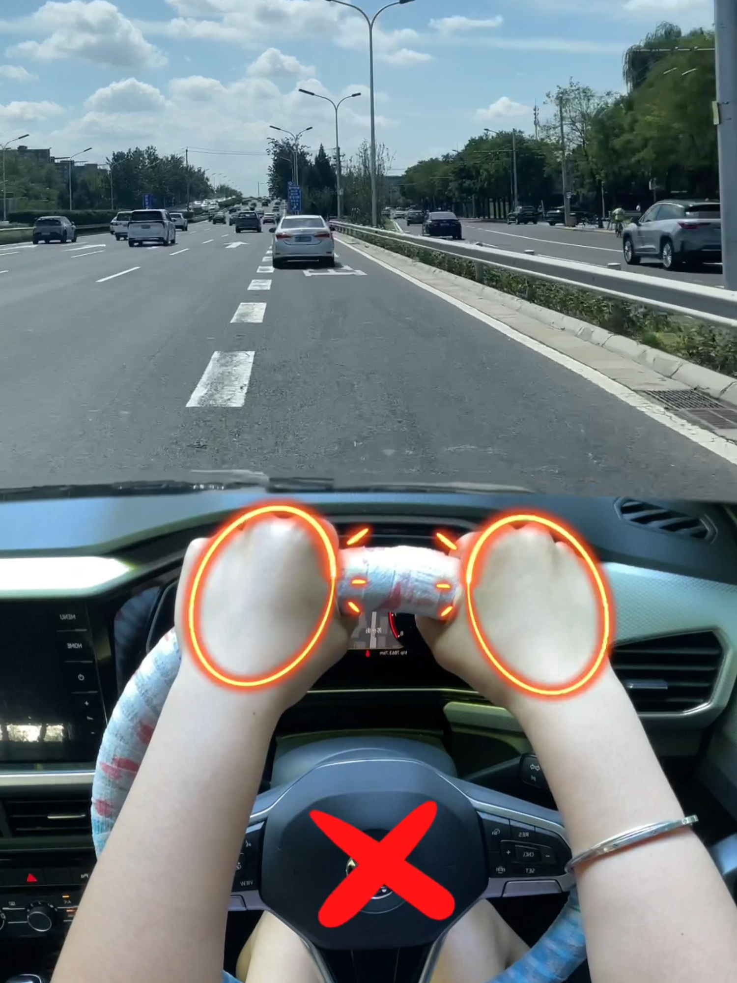 Don't take your hands off the steering wheel！#driving #skills #tips #knowledge #fpy