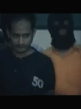 Imam Samudra adalah salah satu tokoh yang terlibat dalam peristiwa bom Bali pada 12 Oktober 2002. Dia merupakan salah satu pelaku utama yang ditangkap dan dijatuhi hukuman mati karena keterlibatannya dalam serangan bom tersebut. Imam Samudra, bersama dengan Amrozi dan Ali Ghufron, dikenal sebagai bagian dari kelompok teroris Jemaah Islamiyah (JI) yang merencanakan dan melaksanakan serangan tersebut. Bom Bali yang terjadi pada malam itu menewaskan lebih dari 200 orang, kebanyakan wisatawan asing, dan merupakan salah satu serangan teroris paling mengerikan dalam sejarah Indonesia. Imam Samudra dihukum mati pada 2008 setelah melalui proses peradilan. Sebelum eksekusinya, dia dikenal sebagai salah satu wajah utama kelompok Jemaah Islamiyah di Indonesia yang mempromosikan ajaran radikal dan terorisme. #CapCut #imamsamudra #imamsamudra2002bombali #bombali #bombali2002 #sejarah 