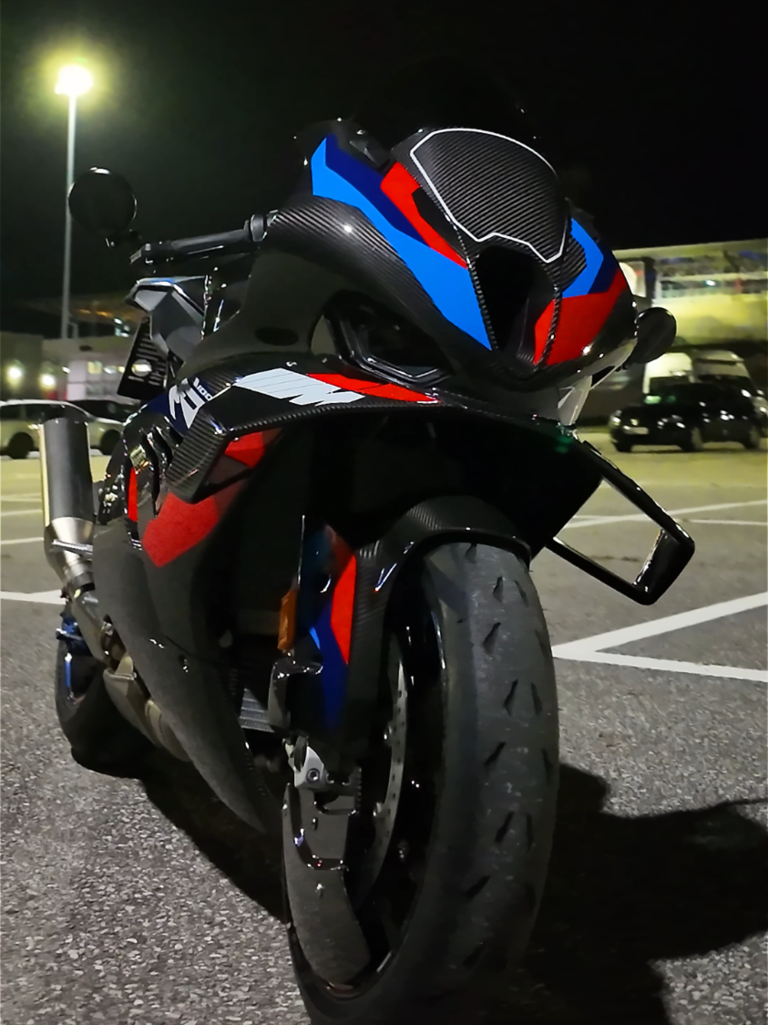 To many nights 🌍🌑🎥 Missing those night rides #m1000rr #bmw #teamfx⚜️ #caredit #effects #sound #motorcycle #bikes #motorrad #m1000rrcompetition #competition 