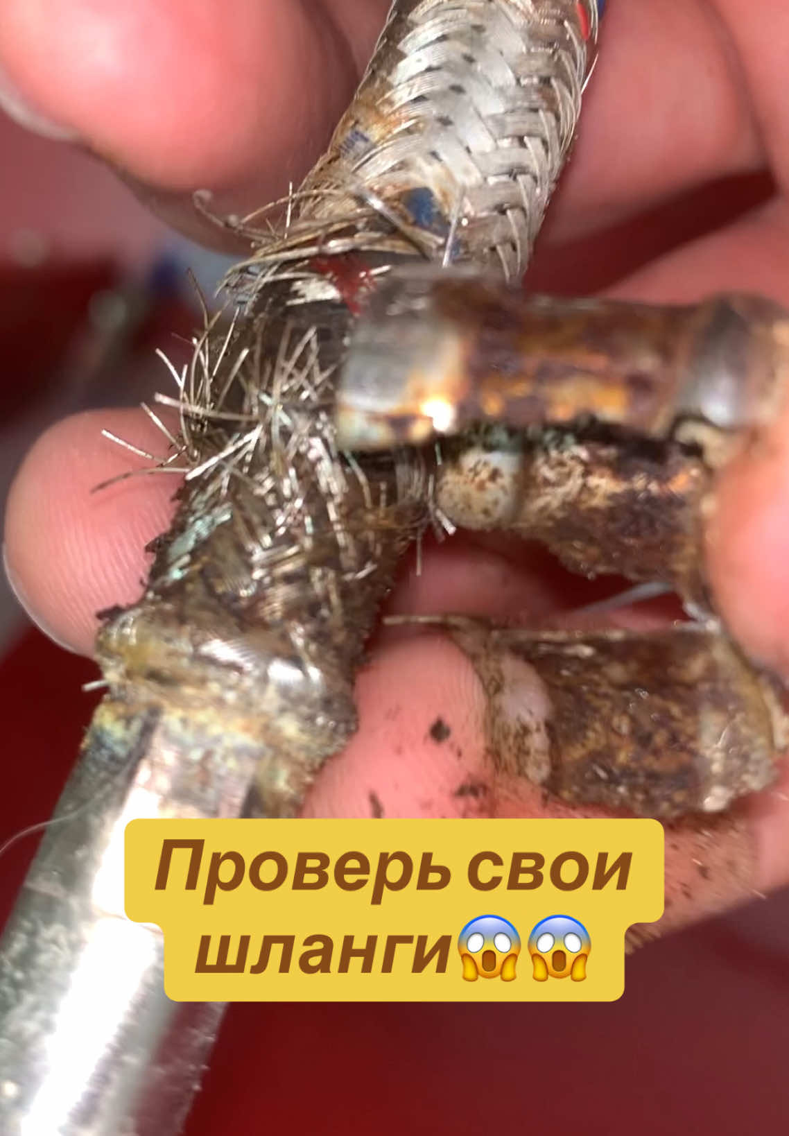 Основная причина затопов квартир - гибкая подводка (шлаги на смеситель) Здесь все о сантехнике и ремонтах квартир.