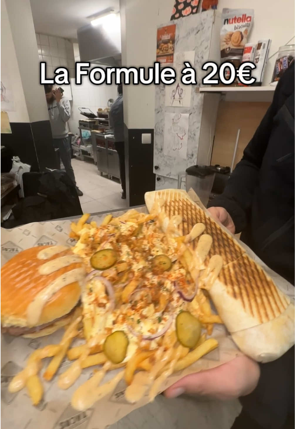 1 tacos géant + 1 burger Xl + 1 géante frite + cheddar + crudités + boisson + capri sun a 20€ !!! #food #snack #burger #tacos #manger #presentation #fast #france