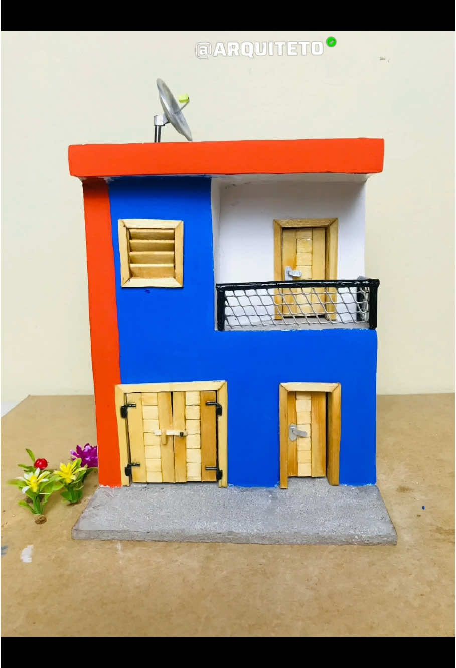 Sobrado bem dividido com garagem bem ampla
