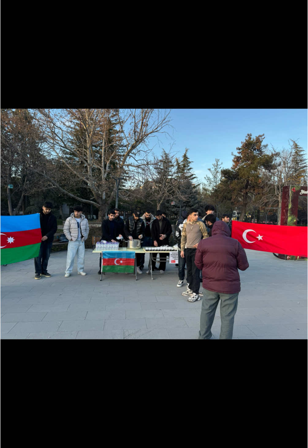 20 YANVAR 1990- Xalqımızın azadlıq uğrunda verdiyi misilsiz mübarizənin və qəhrəmanlığın simvoludur .Bu gün azadlığımız üçün canlarınl fəda edən şəhidlərimizi dərin hörmətlə və minnətlə anırıq.Şəhidlərimizin ruhu qarşısında  baş əyirik. Unutmadıq,unutmayacağıq!🥀🥀🥀  #20yanvar #şəhidlərimiziunutmayaq #şəhidlər 