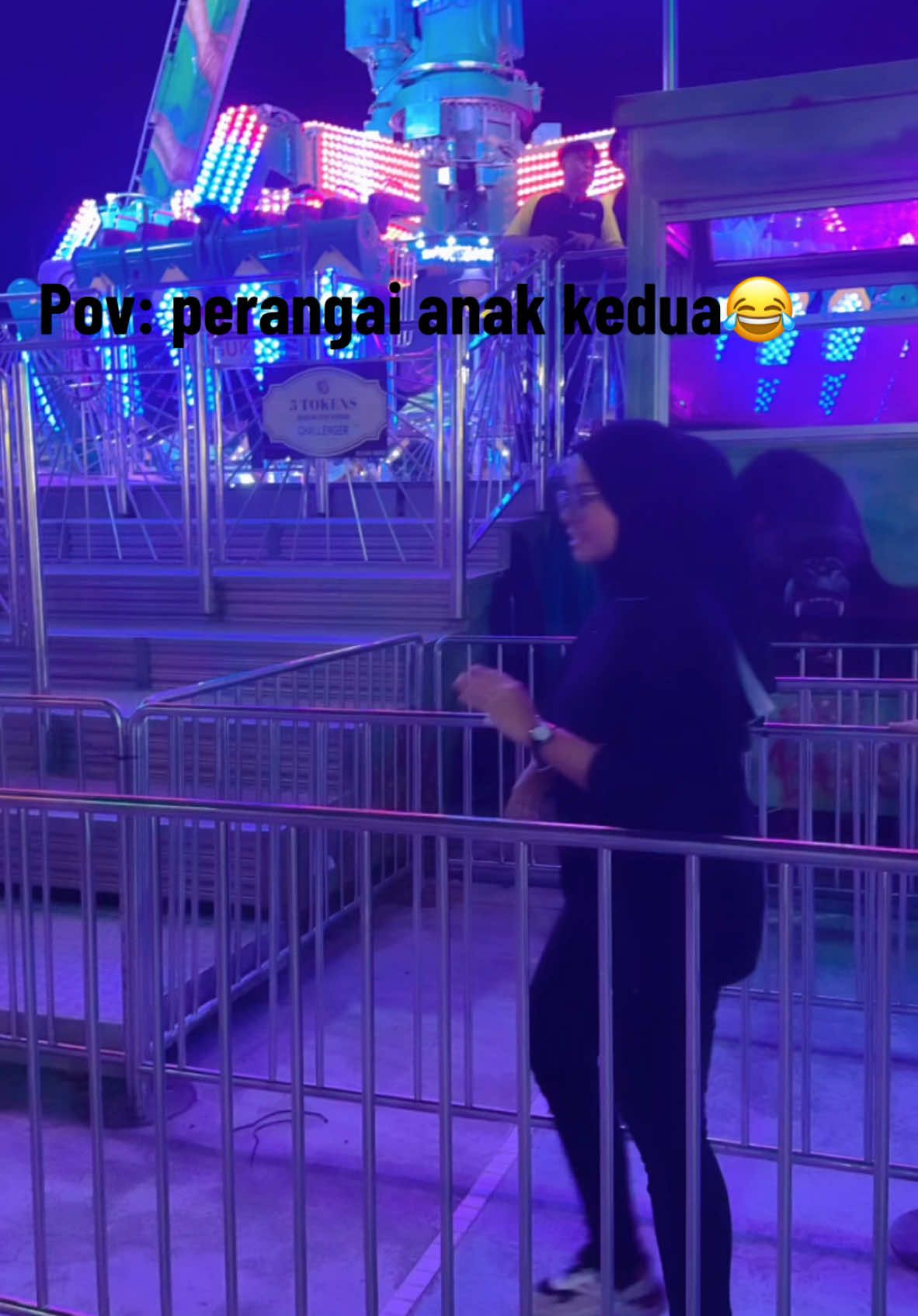 orang bukak kasut dkt dlm, aku bukak kasut dari luaq😎.. perangai ank ke dua mmng lain skit😂 #fypシ #anakkedua #foryou #pestapenang 