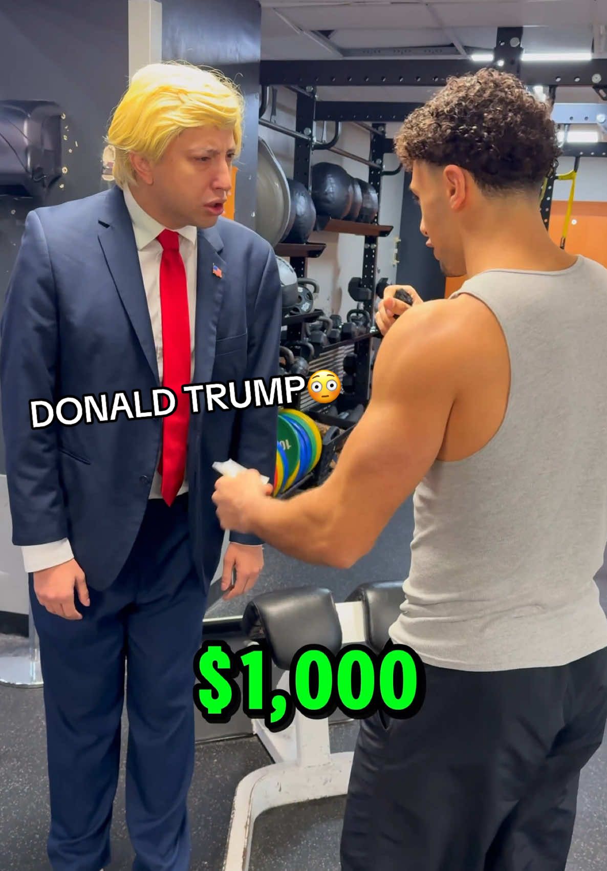 Can Donald Trump Beat Me For $1,000💪🏽⁉️ #gym #viral #challenge #trend @Jason Scoop ##fitnesschallenge#mrbeast #winmoney #win #money #biceps #curls #bicepcurls #president #donaldtrump #impersonator #funny #comedy #elections #tiktok