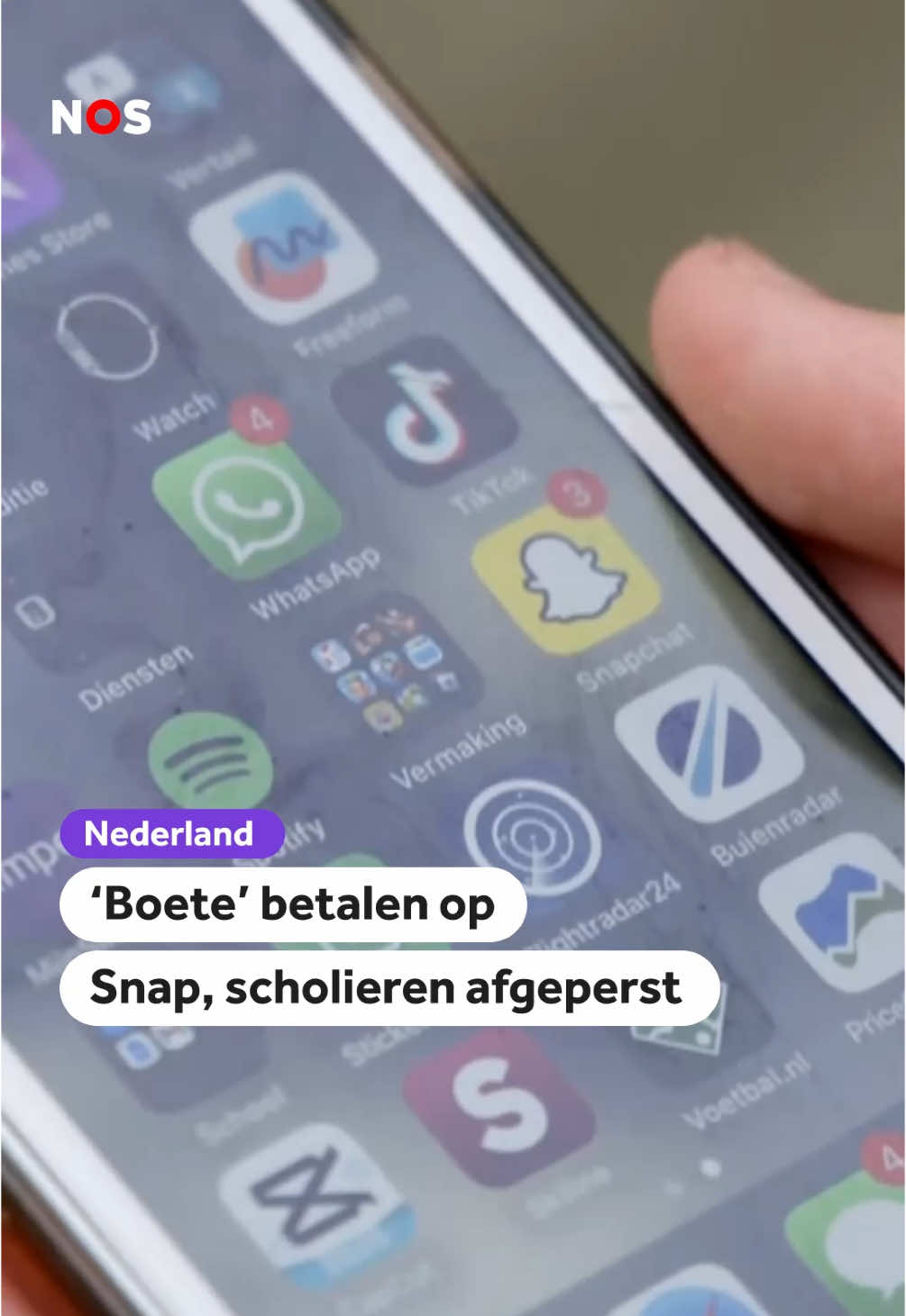 Als je niet betaalt wordt er gedreigd om jou of je familie iets aan te doen. #Amsterdam #Snap #NOSstories  