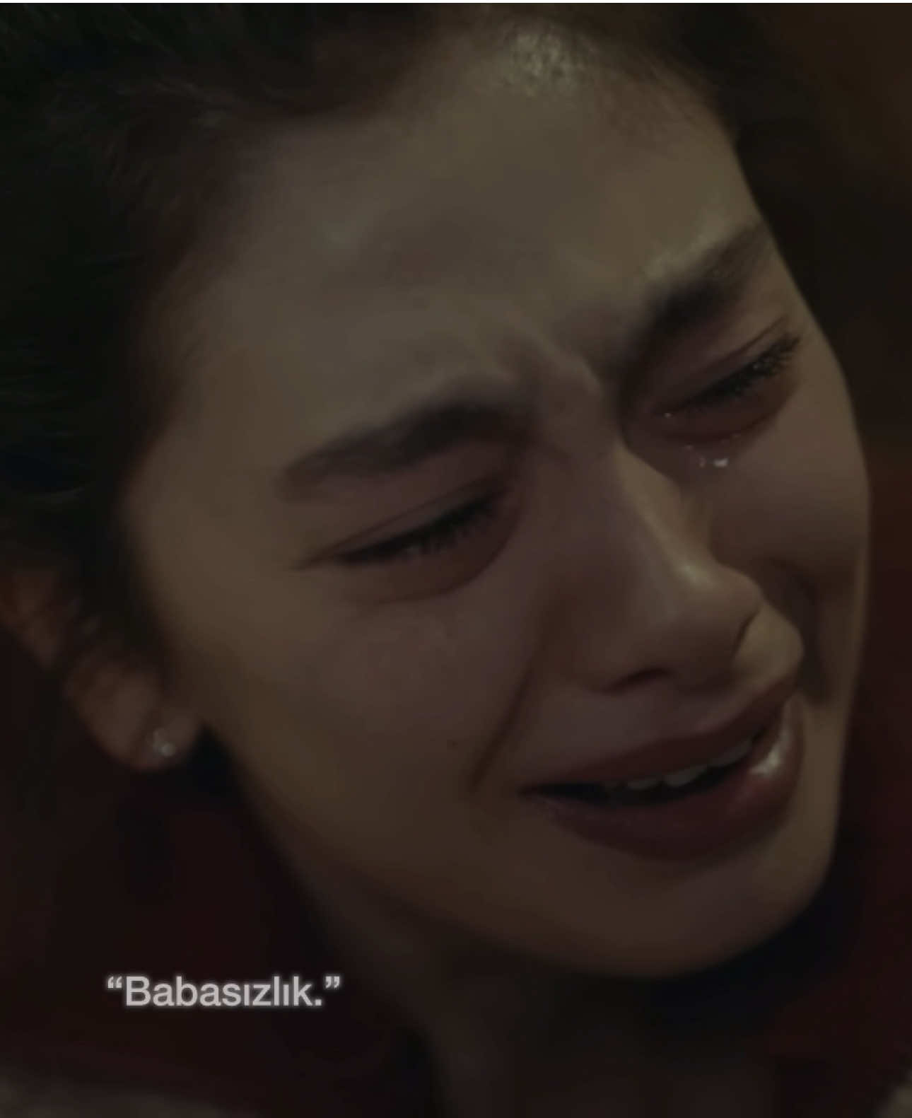 “Çünkü babasızlık hiç iyileşmez…“ #sefirinkizi #nareçelebi #turkishseries #turkishactress #turkishactors 