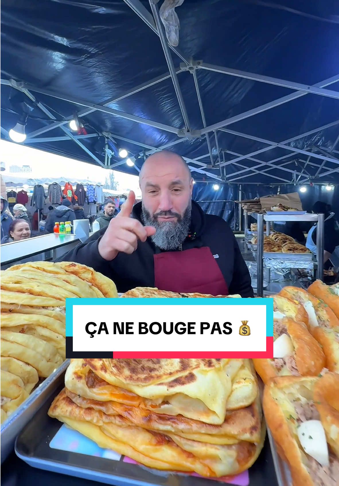 ON NE CHANGE PAS UNE ÉQUIPE QUI GAGNE 🤝😎 . Où sommes-nous ⬇️ 📍Puces de Montreuil : Lundi, Samedi, Dimanche . #halal #food #parishalal #maroc #algerie #tunisie #tiktok #fyp #pourtoi #pourtoi #viral #trend #yummy #belleville #montreuil