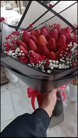 sevioura fresh Strawberry🍓  order now 🛵 #luxury #handmadegifts #fyp #viral_video #gift #2025 #redroses #strawberry #bouquet 