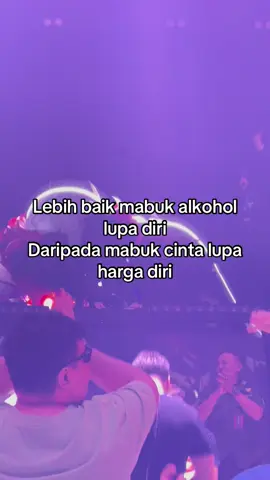 #quotestory #fyp #holywings #hw #goldentiger #batam #batamtiktok #batamhits #club #nightclub 