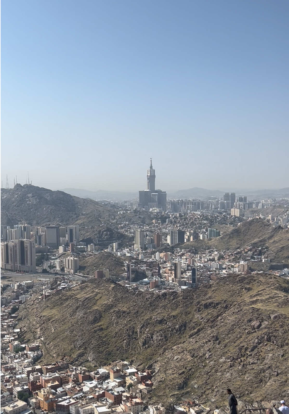 Iqra' bismi rabbika allathee khalaq.. Come and climb Jabal Noor with me, the mountain where Prophet Mohamed (peace be upon him) received the first revelations in the Cave of Hira.🫶🏻 #jabalnoor #hira #fyp #xyzabc #Islam #islamic_video #2025 #saudiarabia🇸🇦 #umrahvlogs #vj #furdich 