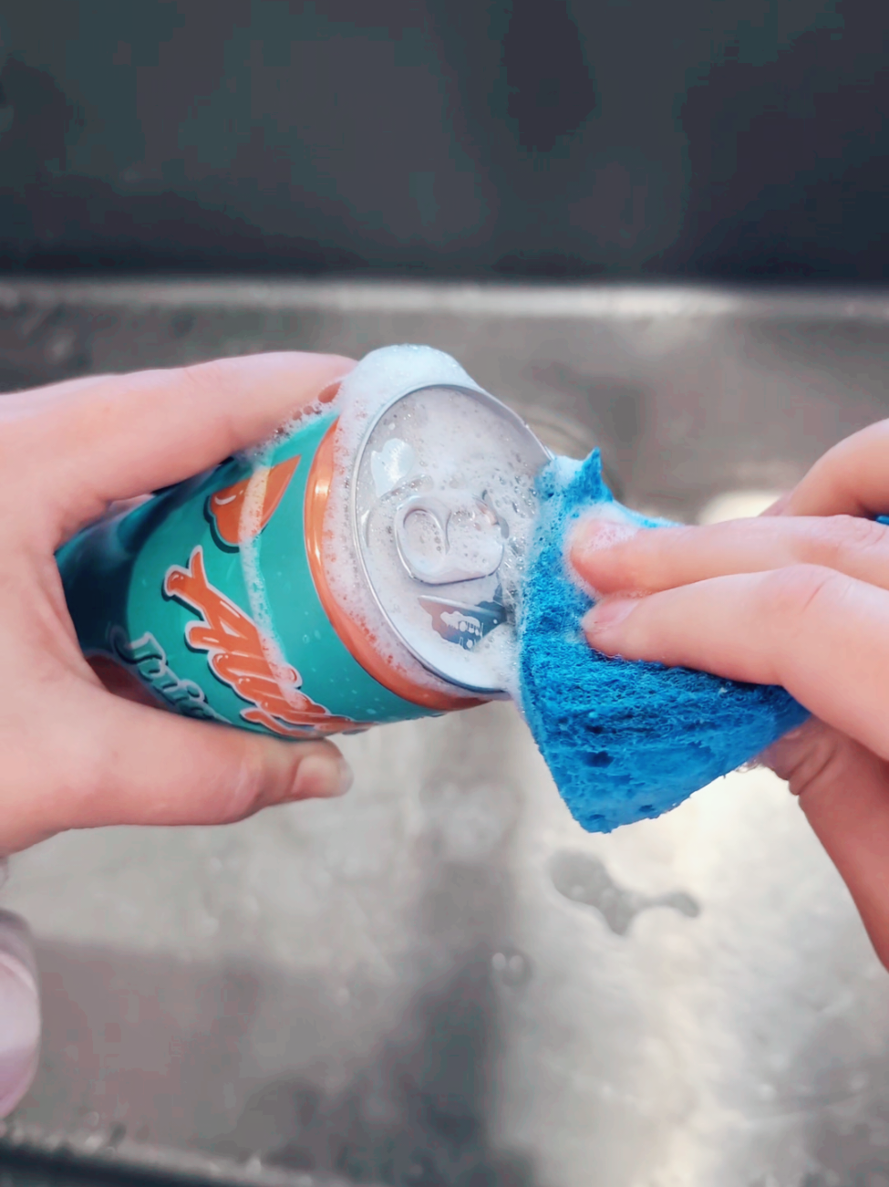 Am I excessive for washing my cans, even if I'm pouring into a cup? Tell me I'm not the only one who does this?? chose the peach flavor. Let's see if it helps with my energy! #alaninu #peach #workoutathome 