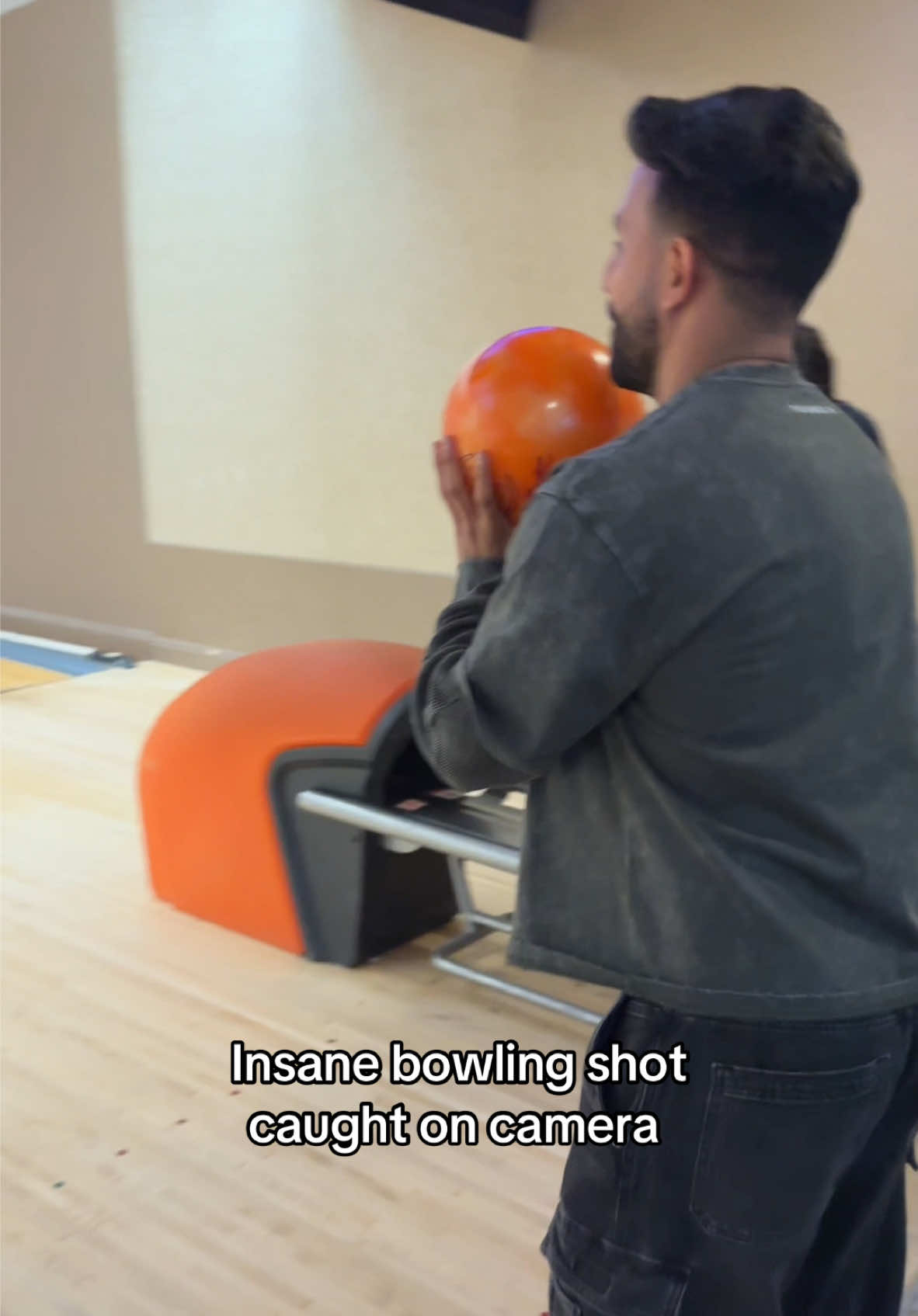 @Anwar Jibawi I can’t believe I caught this on camera #bowlingtrickshot 